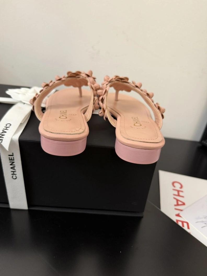 Lightweight Chxnxl Slippers 117117