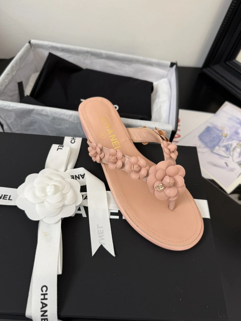Lightweight Chxnxl Slippers 117117