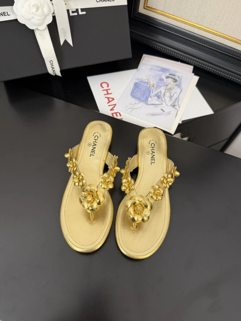 Versatile Chxnxl Slippers 117115