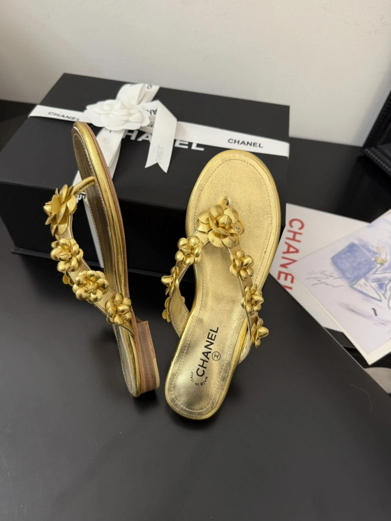 Versatile Chxnxl Slippers 117115