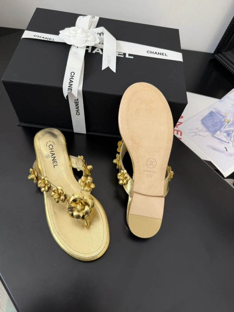 Versatile Chxnxl Slippers 117115