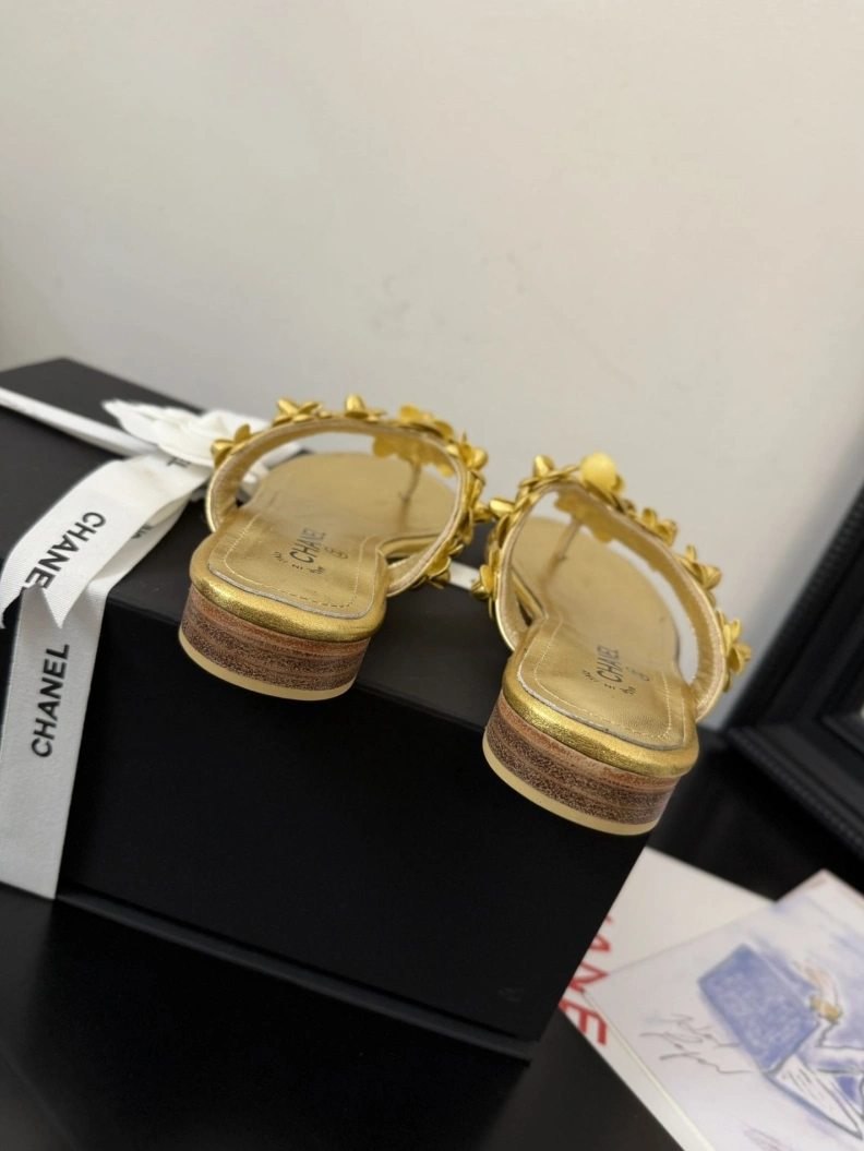Versatile Chxnxl Slippers 117115