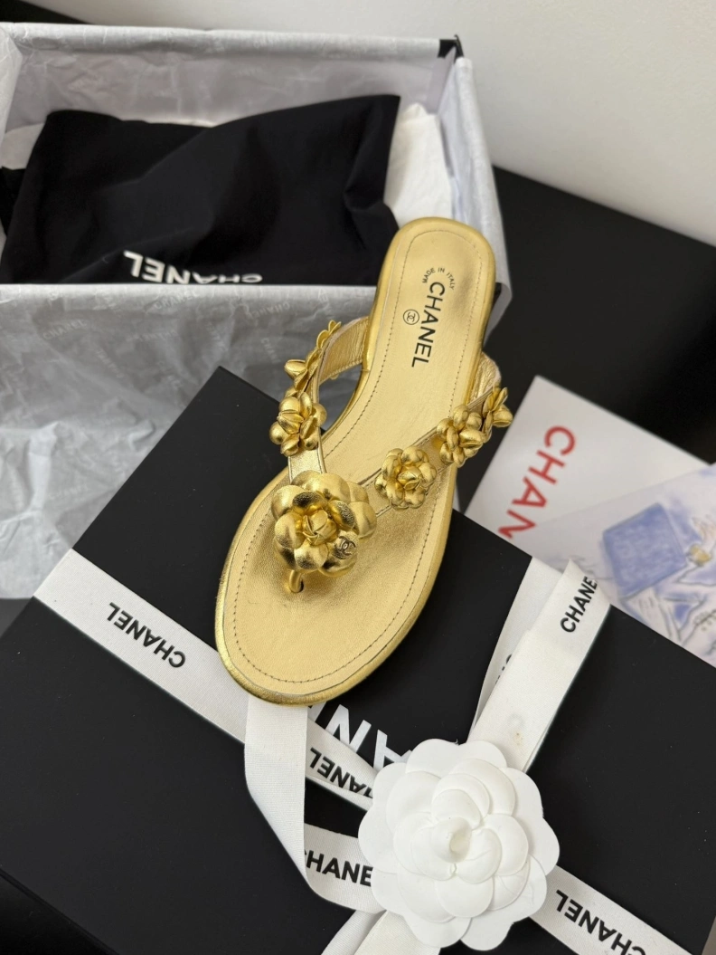 Versatile Chxnxl Slippers 117115
