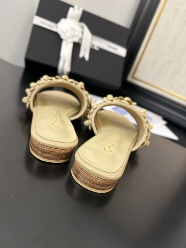 Comfortable Chxnxl Slippers 117108