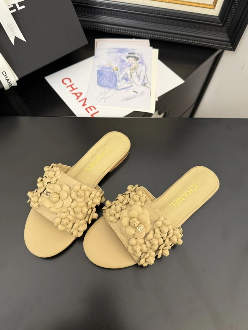 Comfortable Chxnxl Slippers 117108