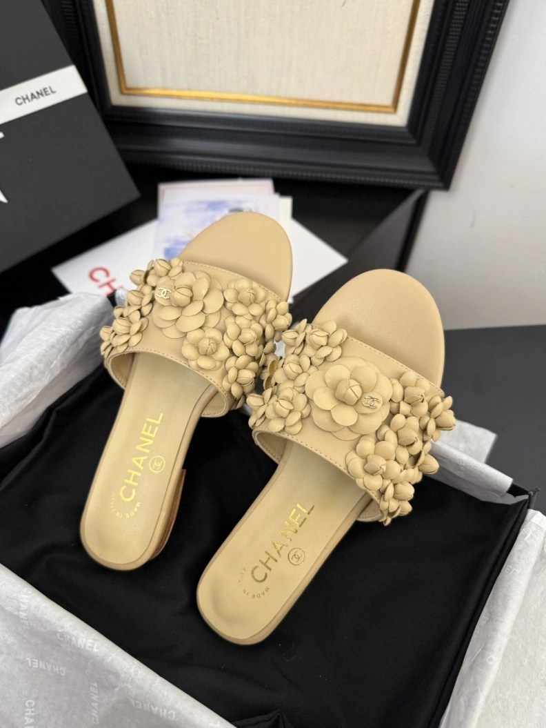 Comfortable Chxnxl Slippers 117108