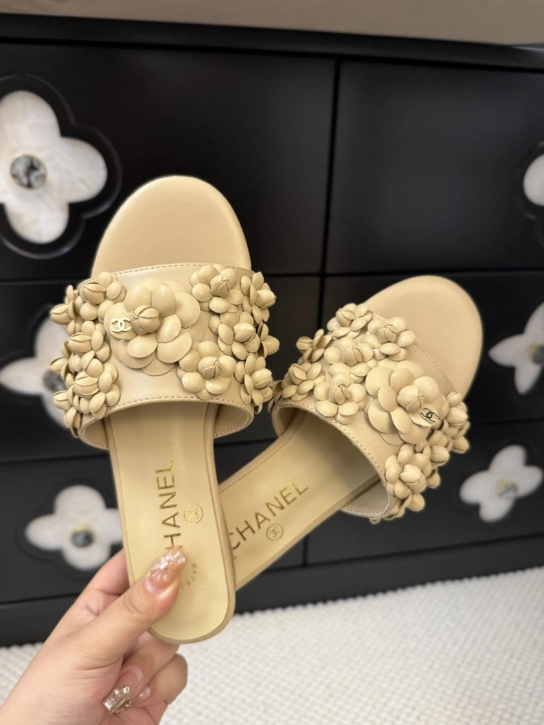 Comfortable Chxnxl Slippers 117108