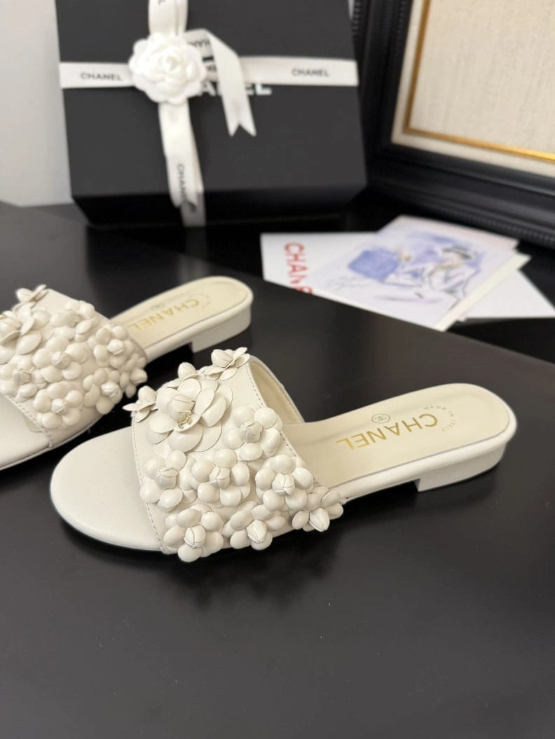 DailyWear Chxnxl Slippers 117111