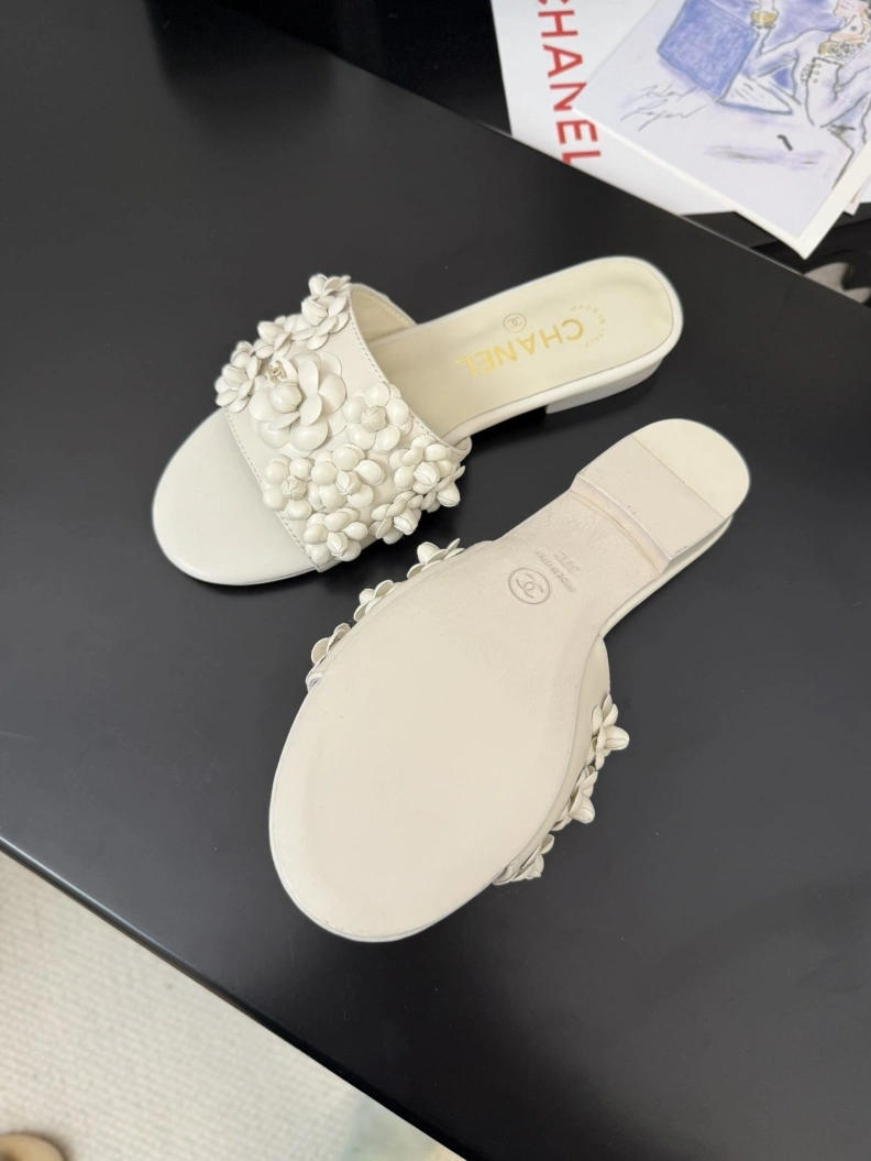 DailyWear Chxnxl Slippers 117111