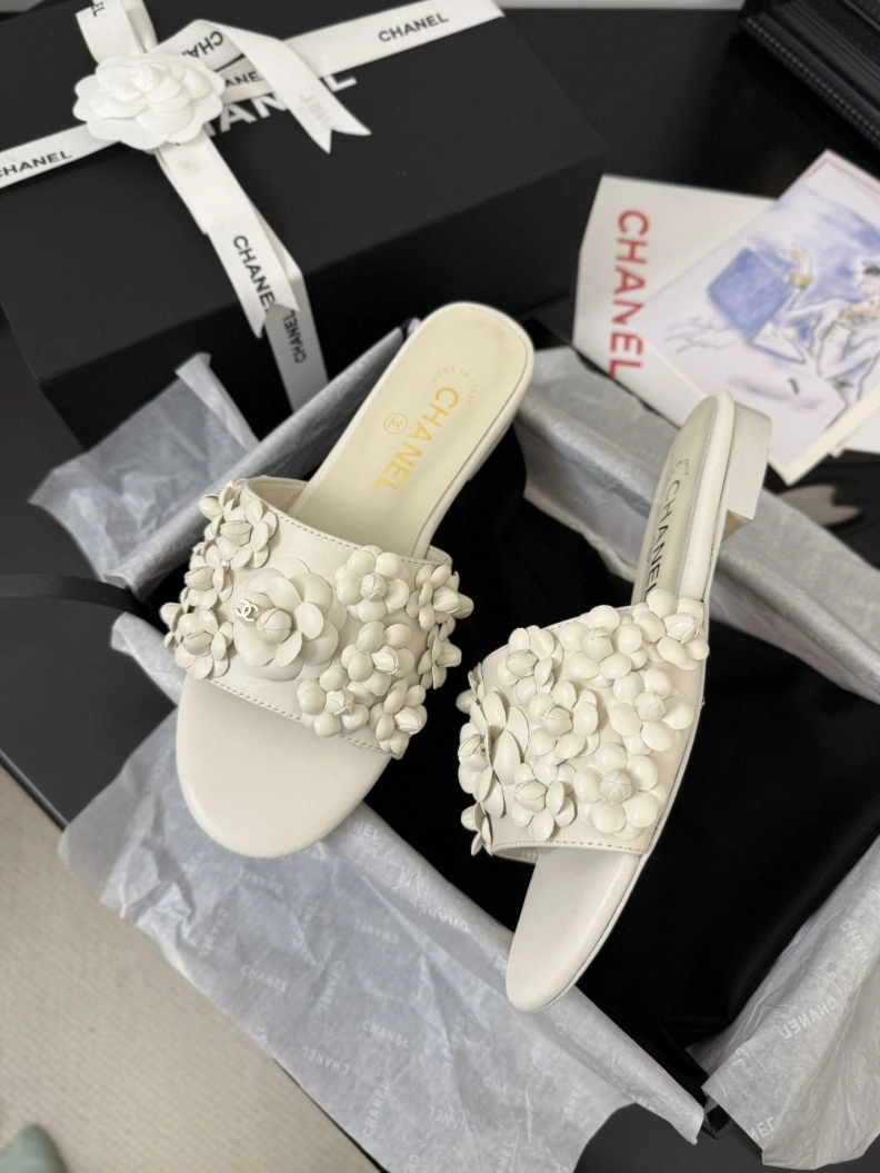 DailyWear Chxnxl Slippers 117111