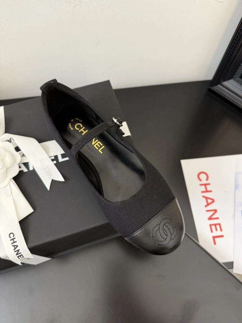 Bold Chxnxl Flat Shoes 117655