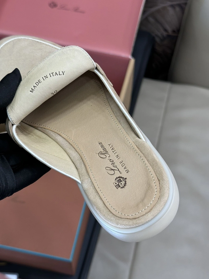 Resilient Othxr Slippers 208258