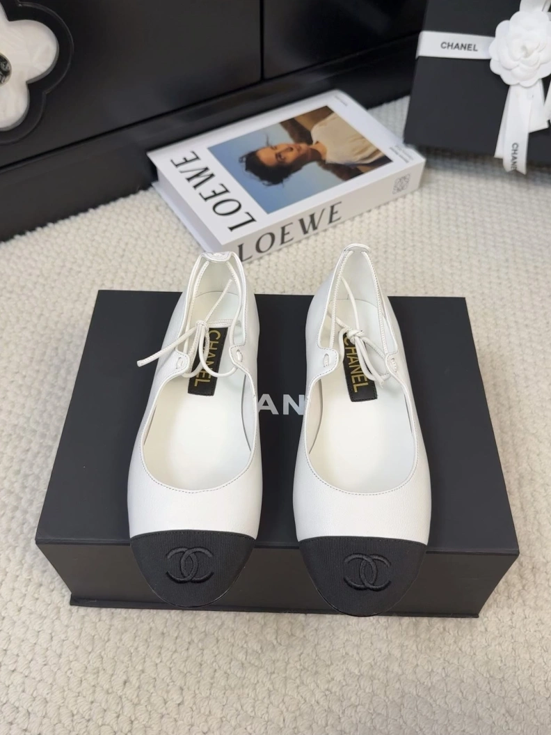 Classic Chxnxl Flat Shoes 117647