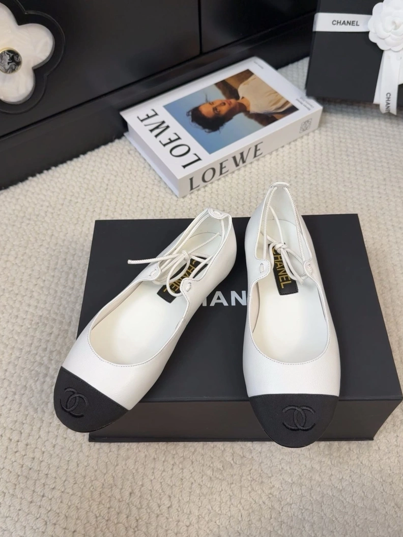 Classic Chxnxl Flat Shoes 117647