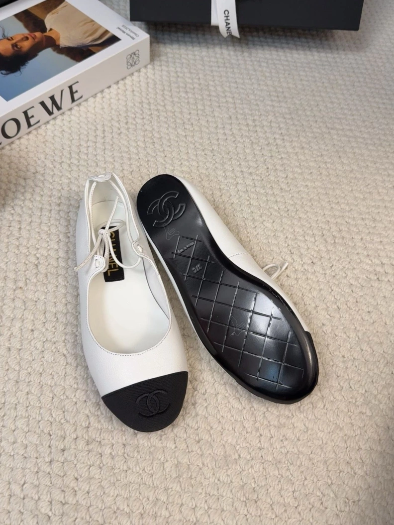 Classic Chxnxl Flat Shoes 117647
