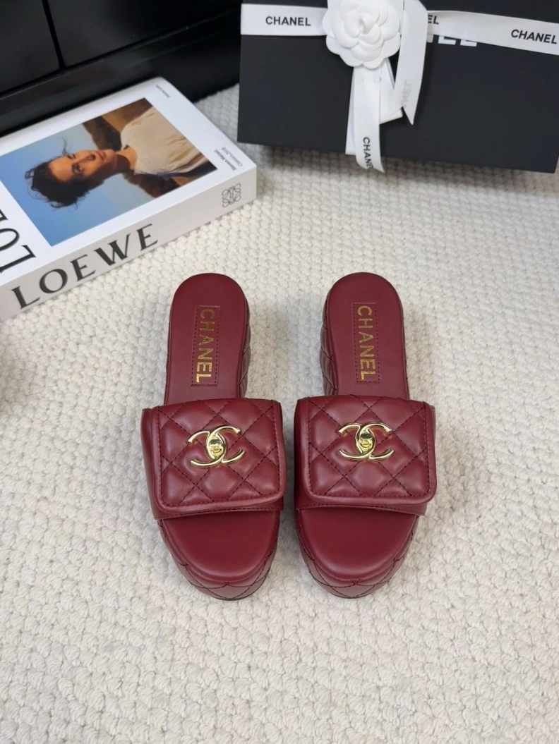 Stylish Chxnxl Slippers 117102