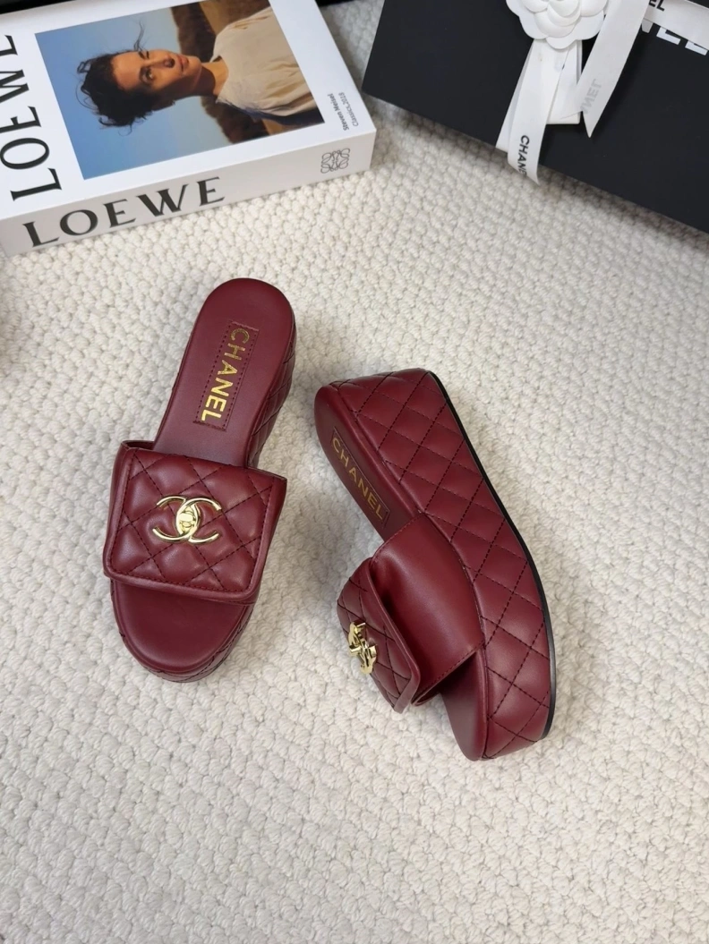 Stylish Chxnxl Slippers 117102