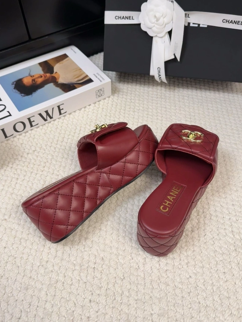 Stylish Chxnxl Slippers 117102