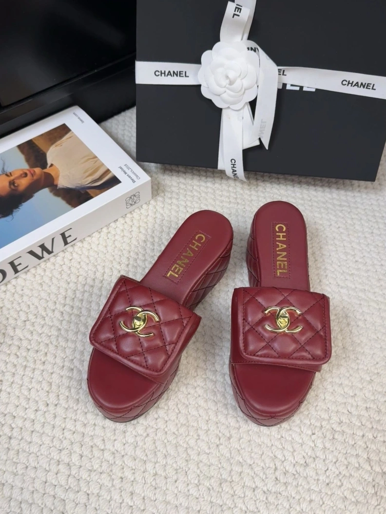 Stylish Chxnxl Slippers 117102