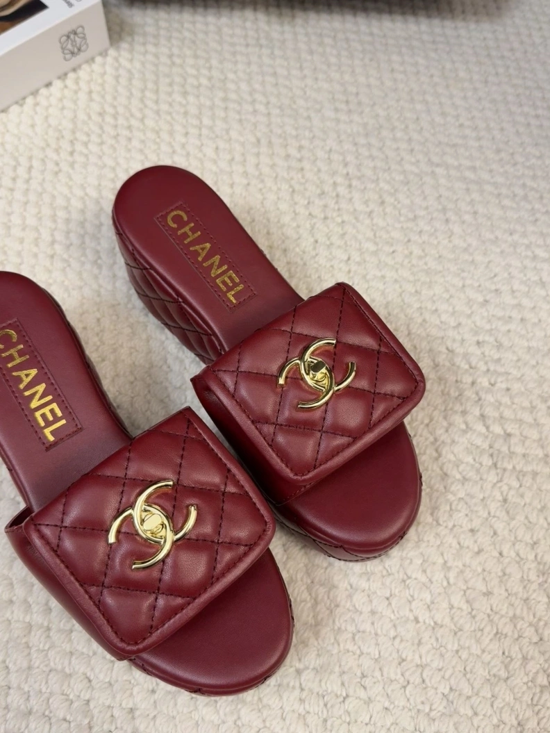 Stylish Chxnxl Slippers 117102