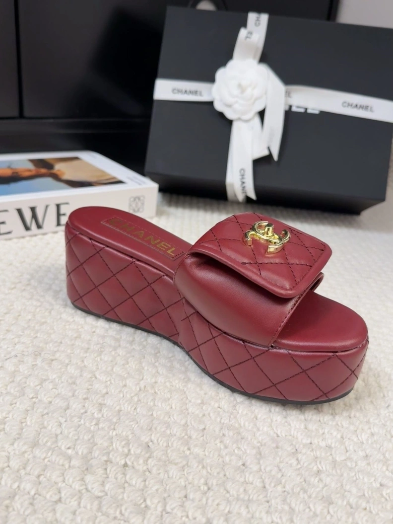 Stylish Chxnxl Slippers 117102