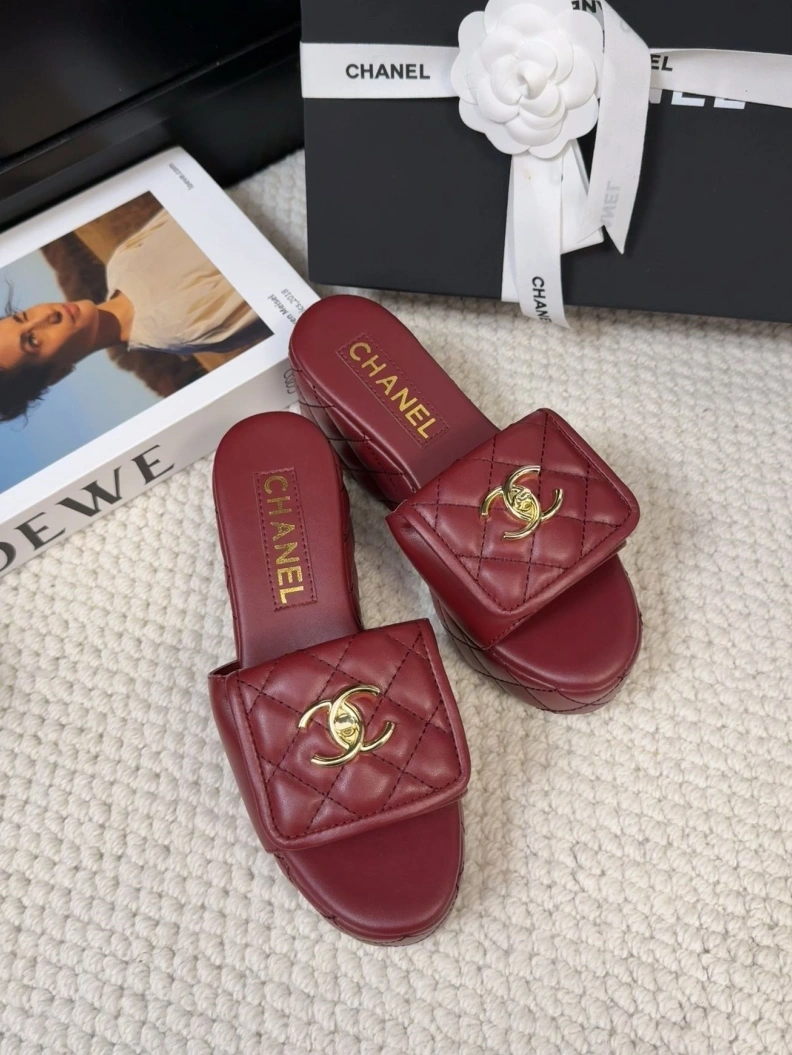 Stylish Chxnxl Slippers 117102