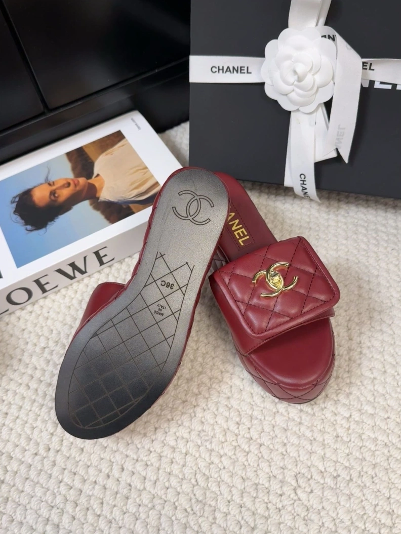Stylish Chxnxl Slippers 117102