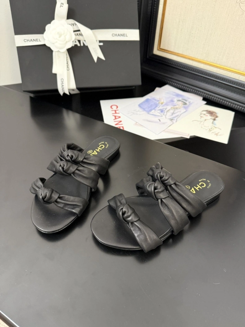 Compact Chxnxl Slippers 117103