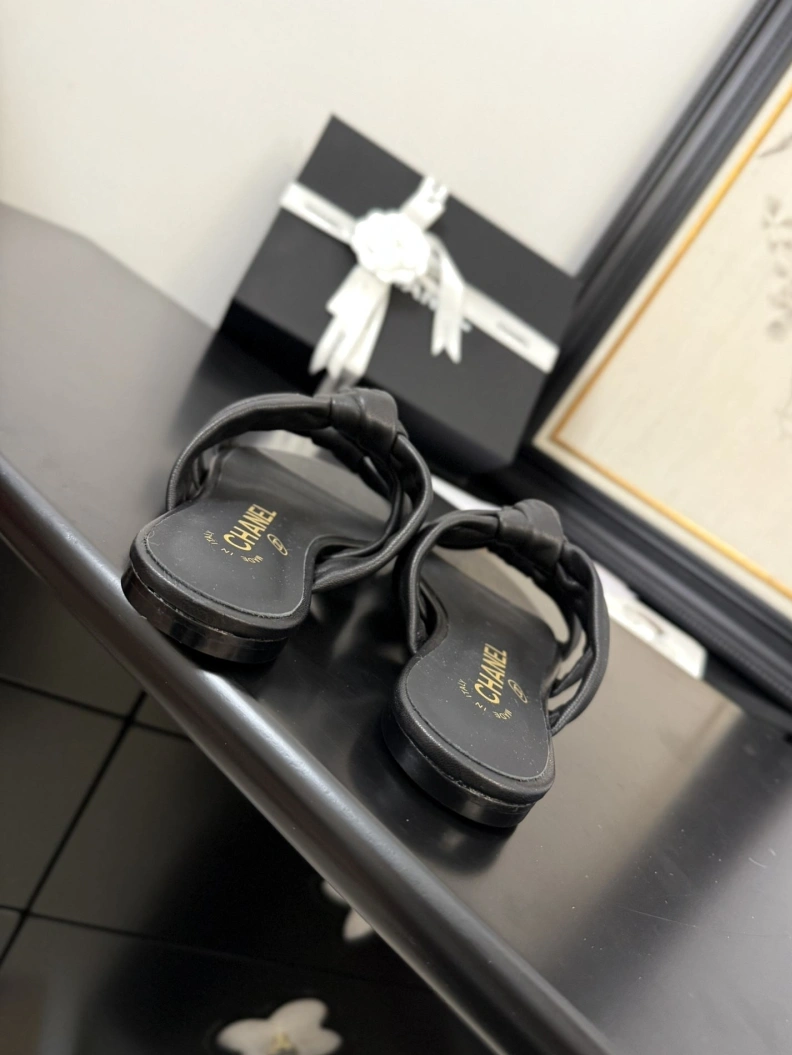 Compact Chxnxl Slippers 117103