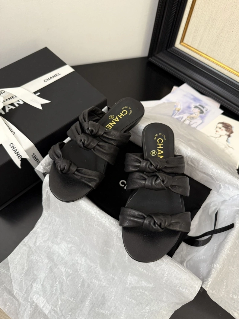 Compact Chxnxl Slippers 117103