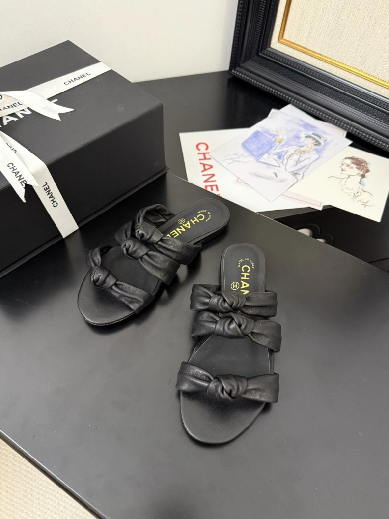 Compact Chxnxl Slippers 117103