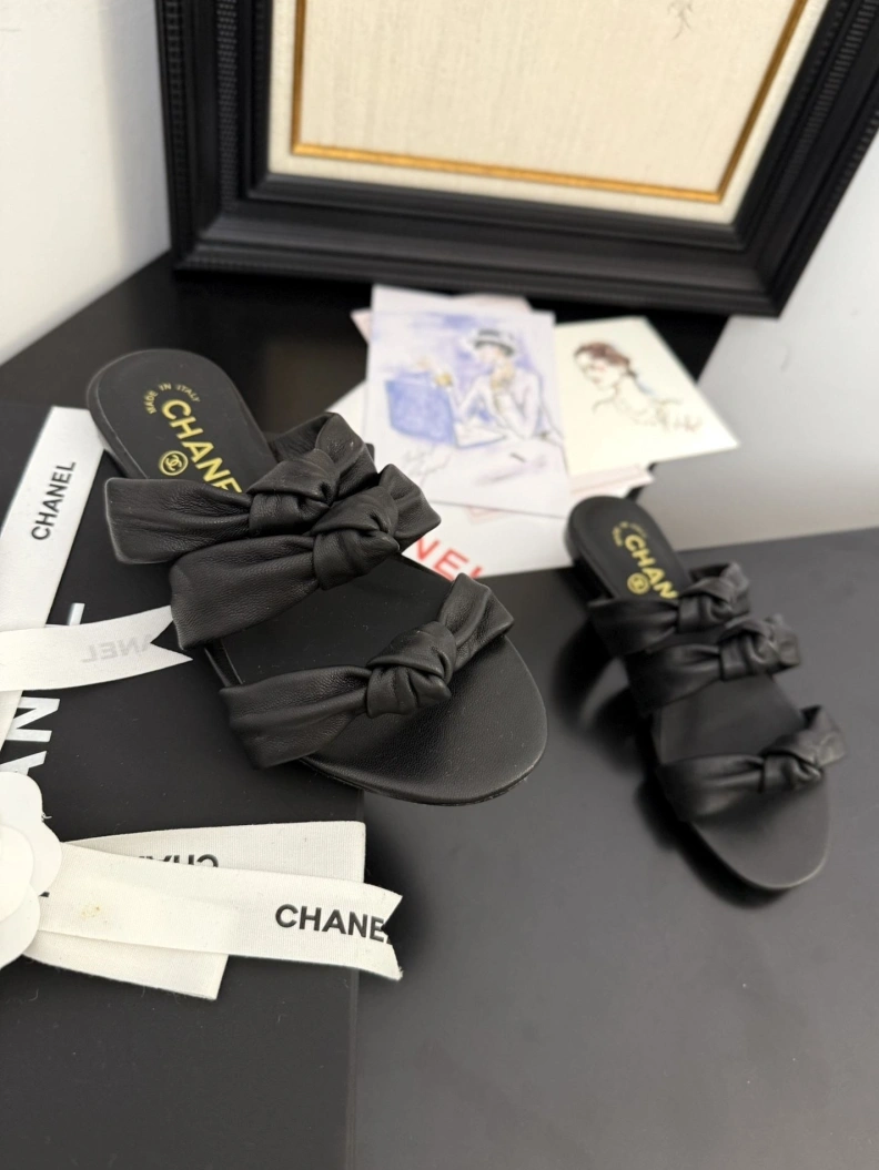 Compact Chxnxl Slippers 117103