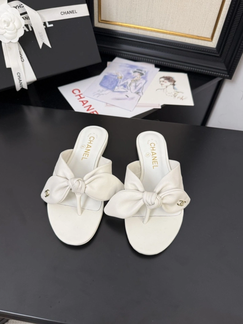 Flexible Chxnxl Slippers 117089