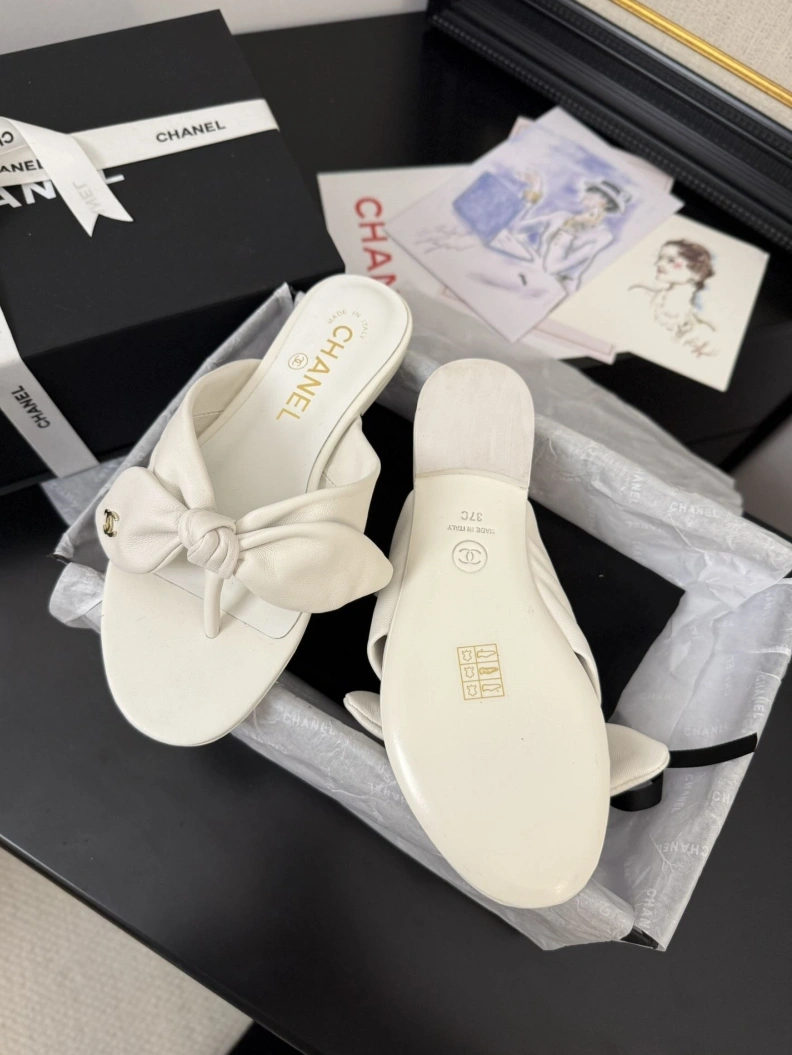 Flexible Chxnxl Slippers 117089