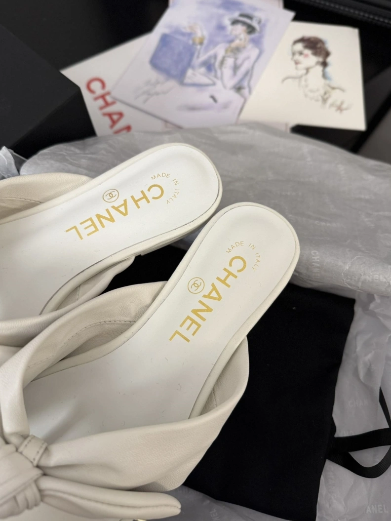 Flexible Chxnxl Slippers 117089