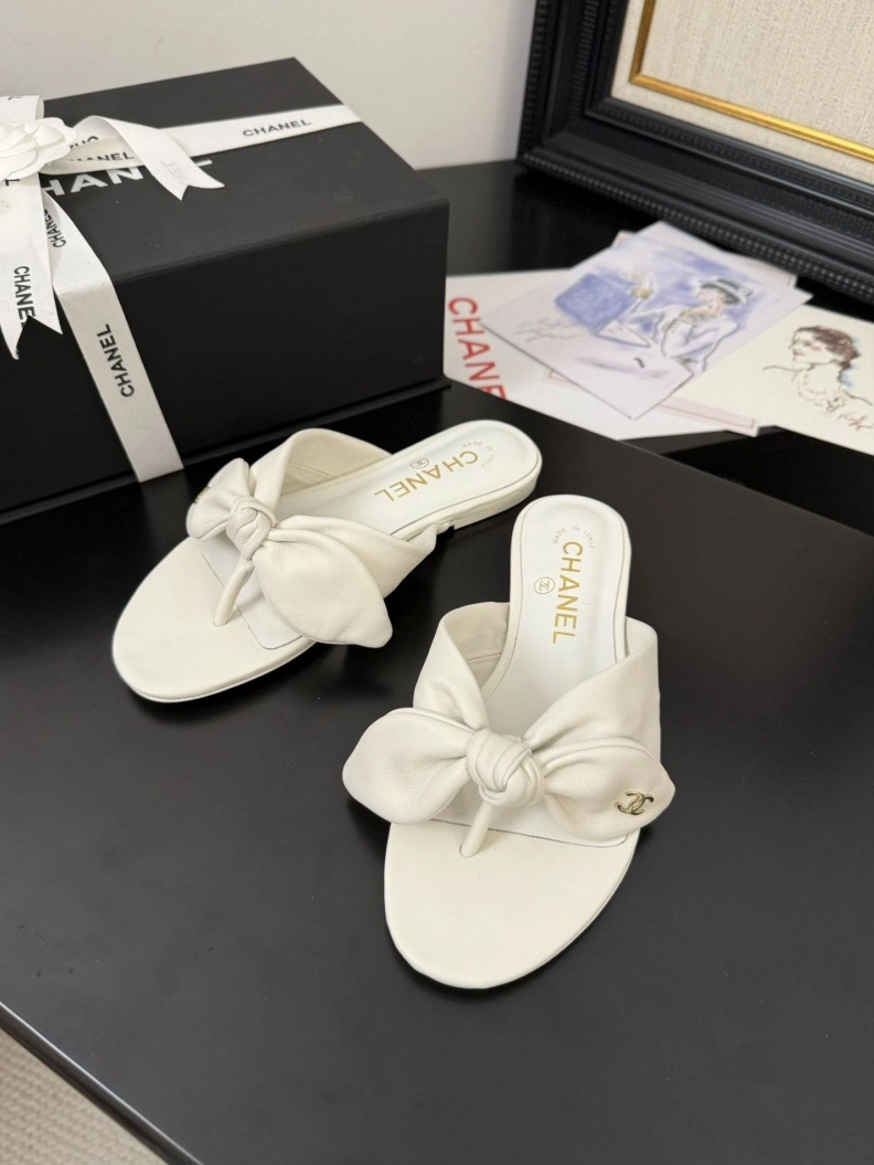 Flexible Chxnxl Slippers 117089