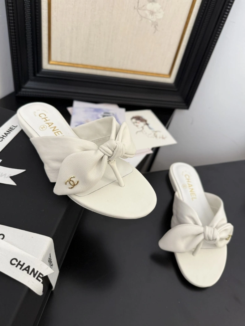 Flexible Chxnxl Slippers 117089