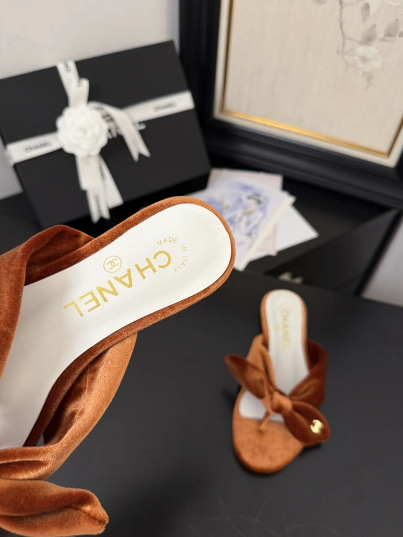 EasyMatch Chxnxl Slippers 117093