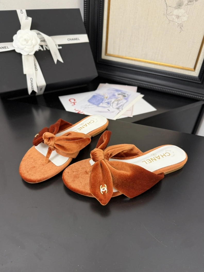 EasyMatch Chxnxl Slippers 117093