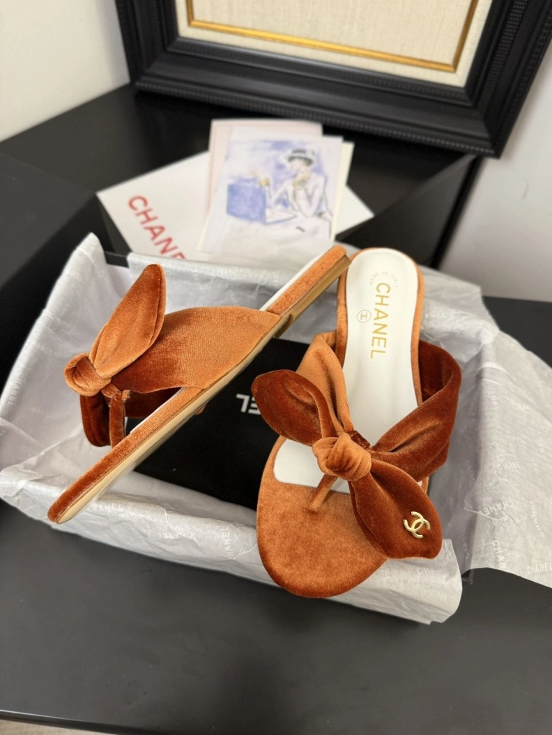 EasyMatch Chxnxl Slippers 117093