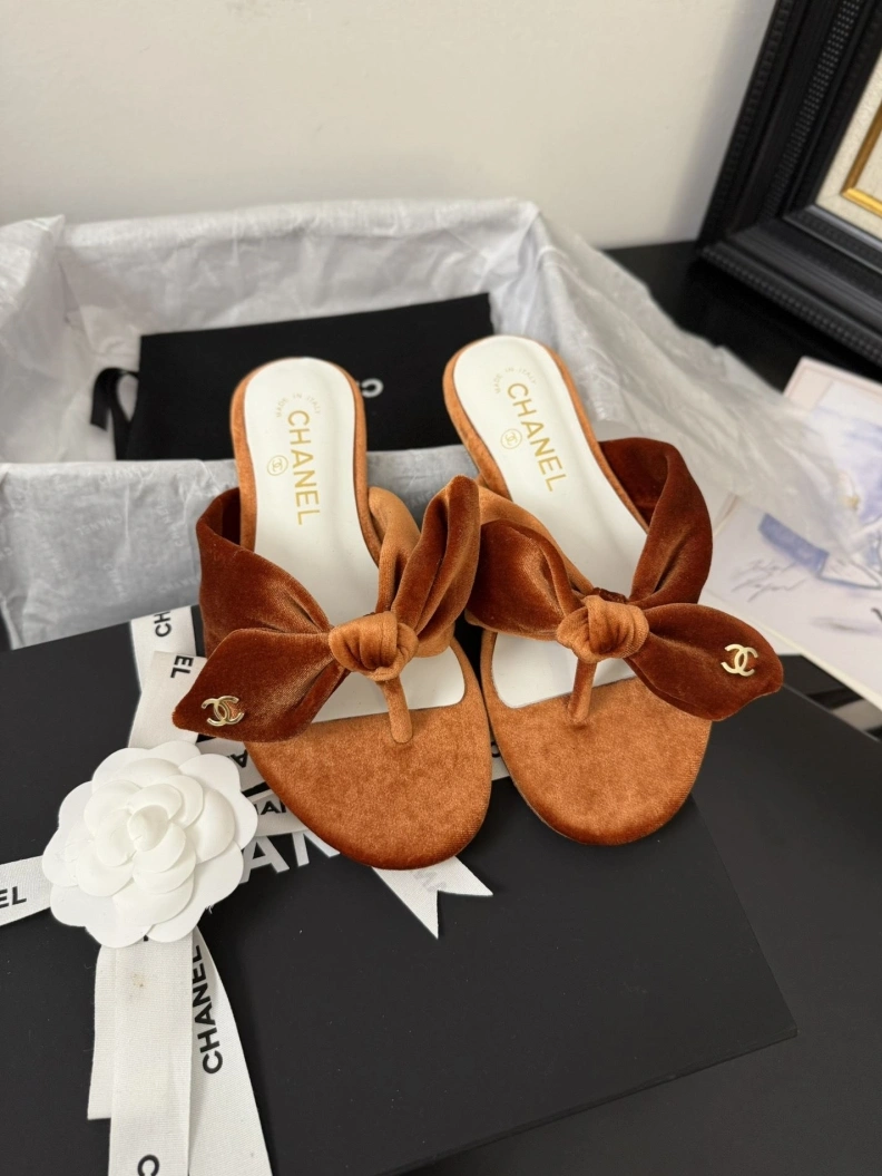EasyMatch Chxnxl Slippers 117093