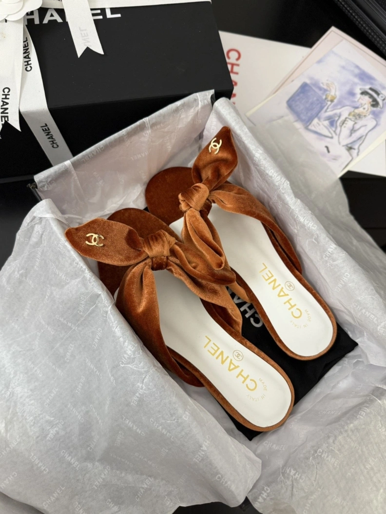 EasyMatch Chxnxl Slippers 117093