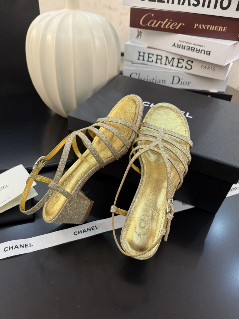 WellDesigned Chxnxl Sandals 117441