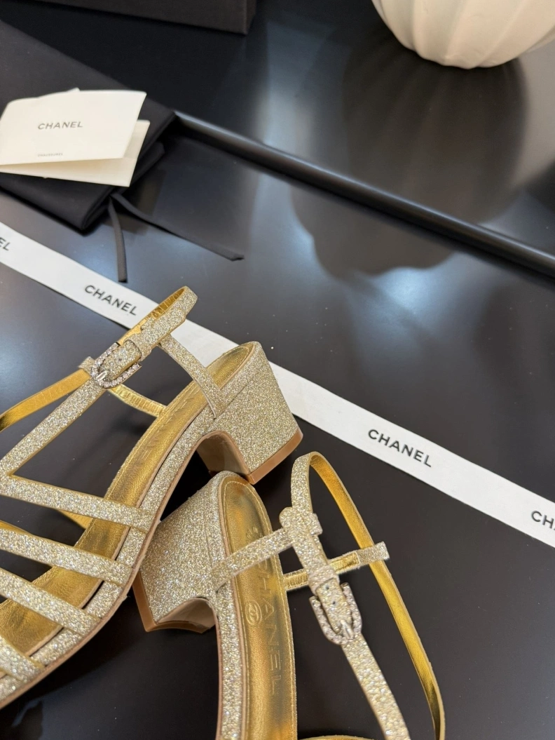 WellDesigned Chxnxl Sandals 117441