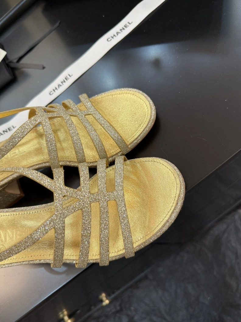 WellDesigned Chxnxl Sandals 117441