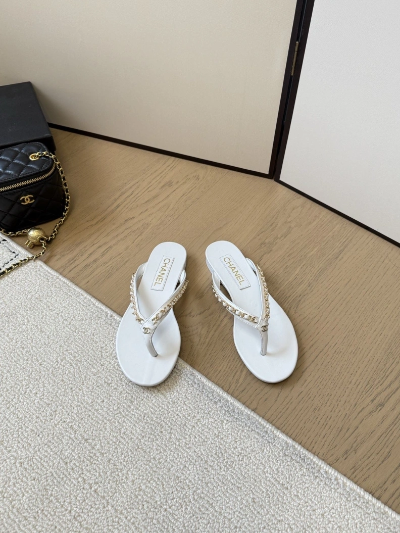 Classic Chxnxl Slippers 117080