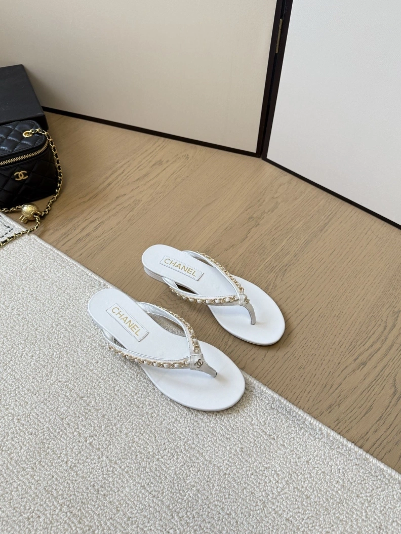 Classic Chxnxl Slippers 117080