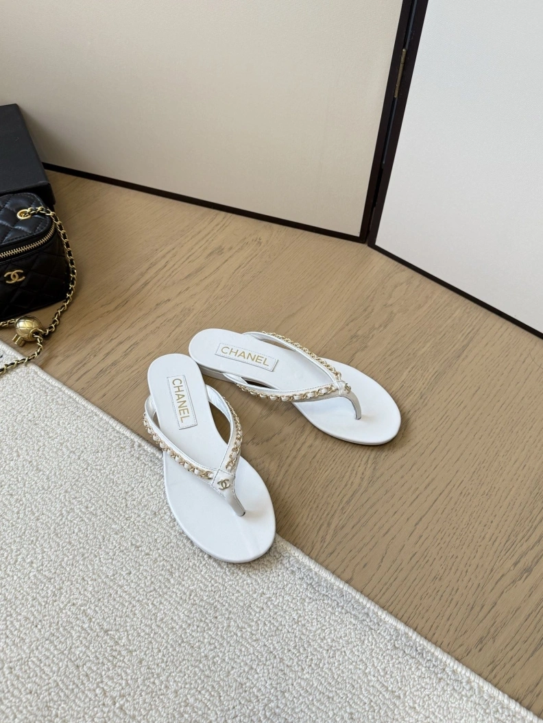 Classic Chxnxl Slippers 117080