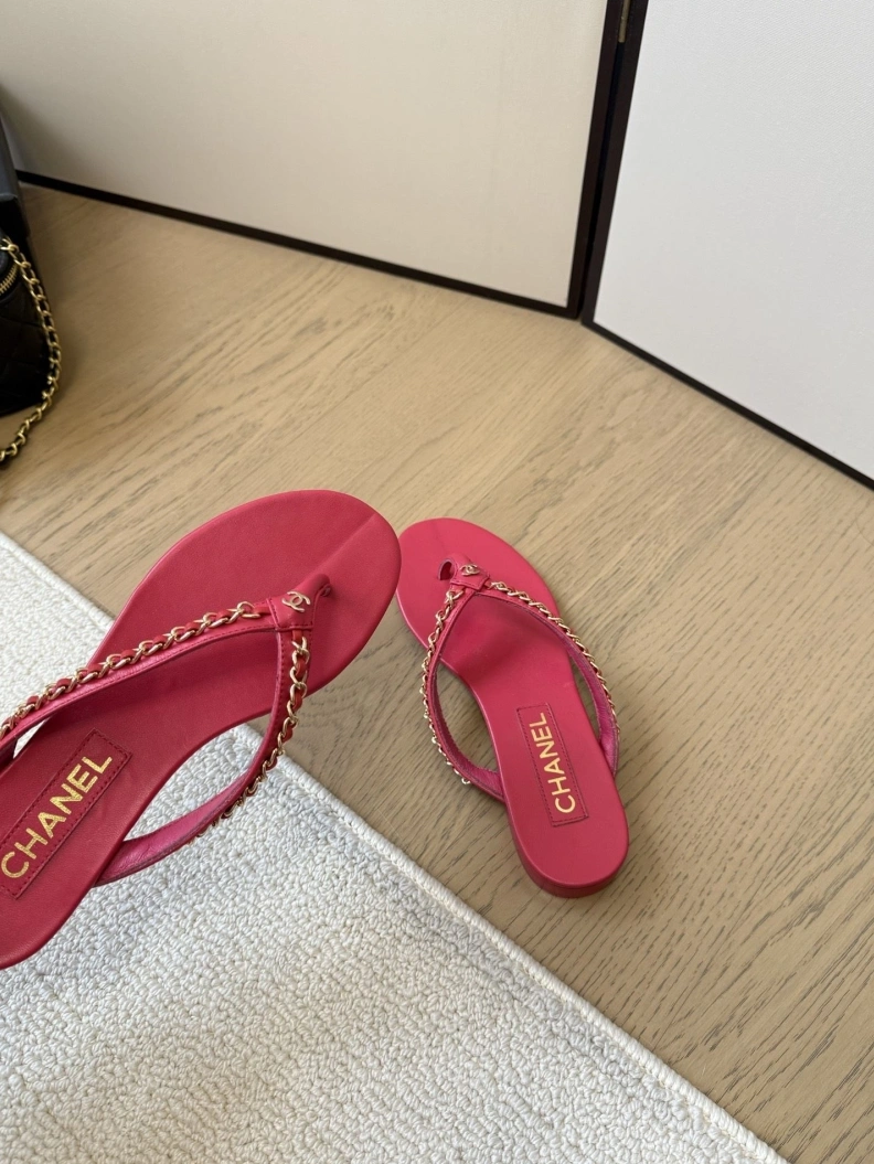 Fashionable Chxnxl Slippers 117078