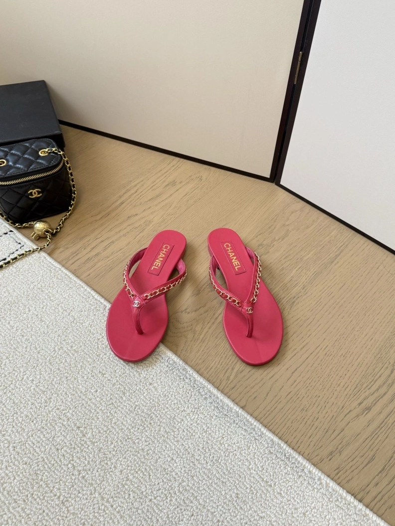 Fashionable Chxnxl Slippers 117078